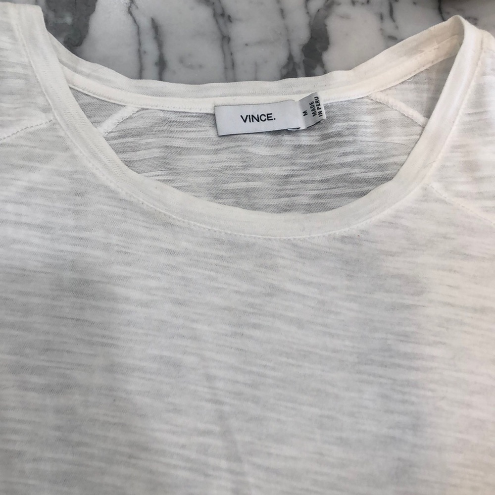 VINCE WHITE LOOSE FIT T-SHIRT. Size MED. Excellent pre-owned condition.